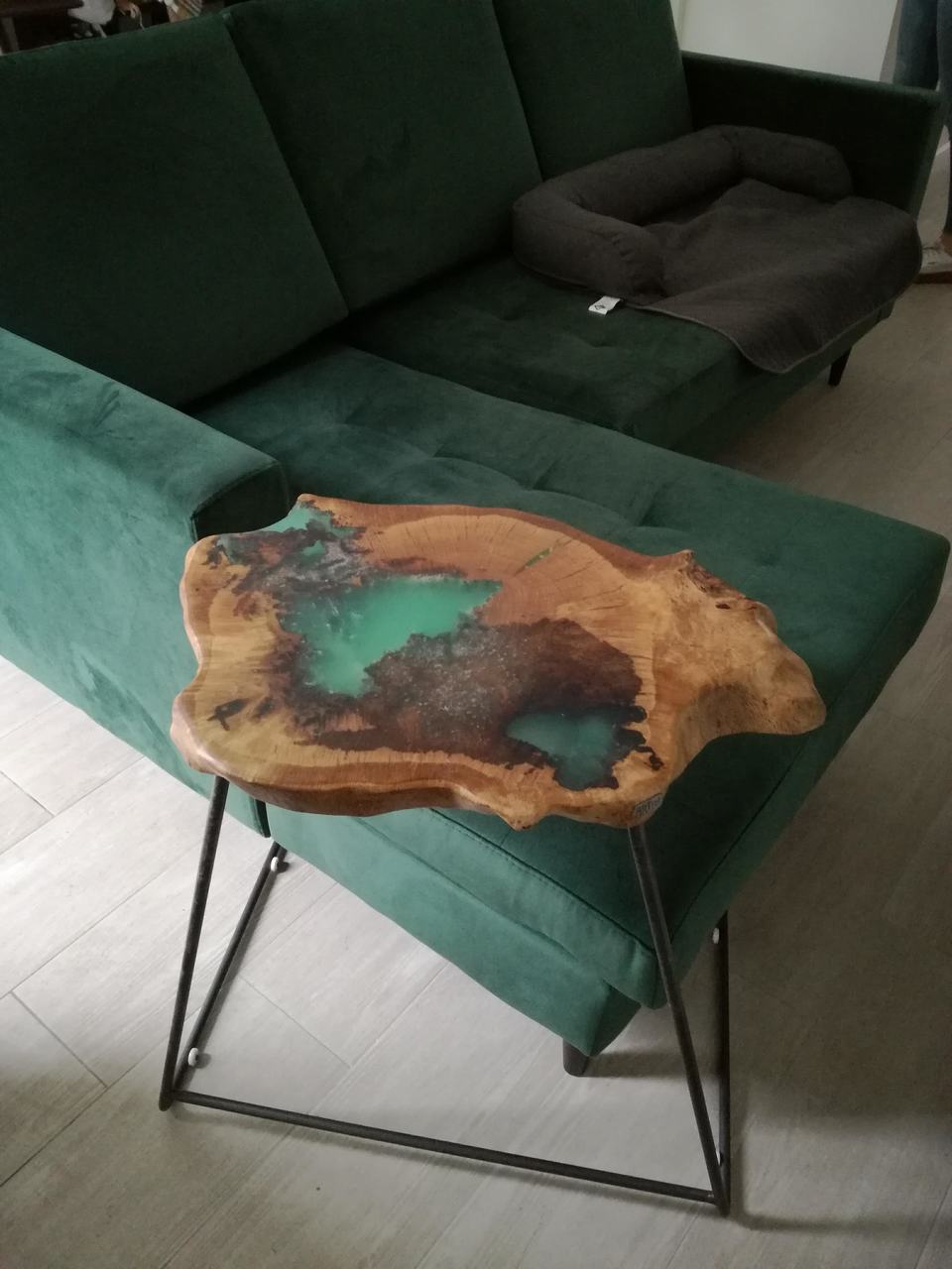 Mesa apoio em madeira de carvalho e resina